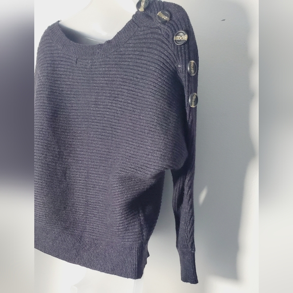 Poofs Sweater - Picture 4 of 4